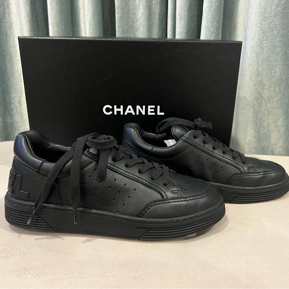 *SOLD* Chanel black Calfskin Womens Logo Skater Shoe Sneakers 37.5
